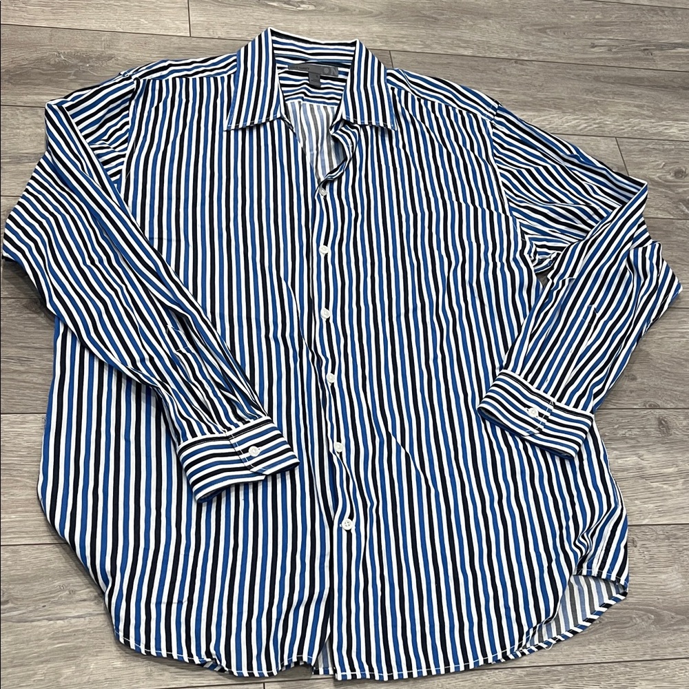 Old Navy Men's Navy and White Striped Shirt